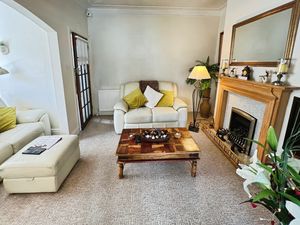 Sitting Room - click for photo gallery